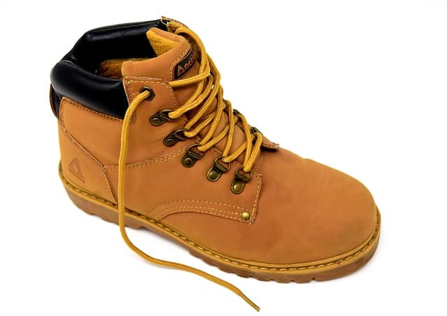 How to choose hiking boots and shoes